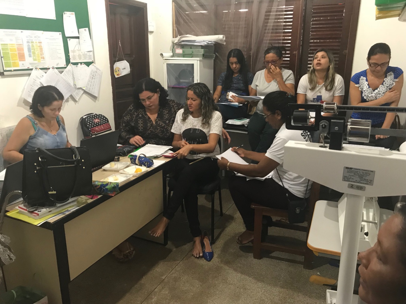 FOTO 1: Reunião Equipe 039 para preenchimento da AMAQ