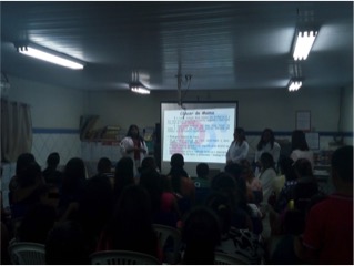 Figura 1: Palestra sobre saúde sexual e reprodutiva com os alunos.