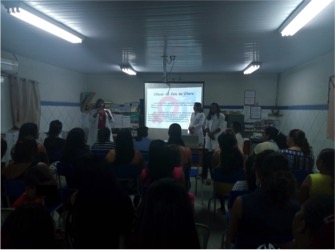 Figura 2: Palestra sobre saúde sexual e reprodutiva com os alunos.